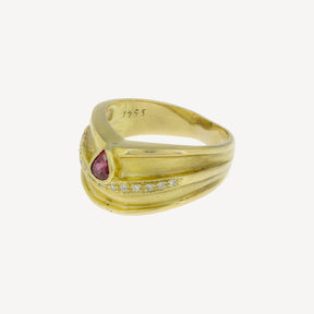 Yellow Gold Ruby and Diamonds Vintage Ring