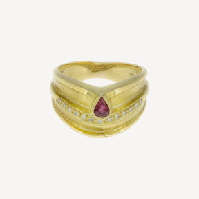 Yellow Gold Ruby and Diamonds Vintage Ring