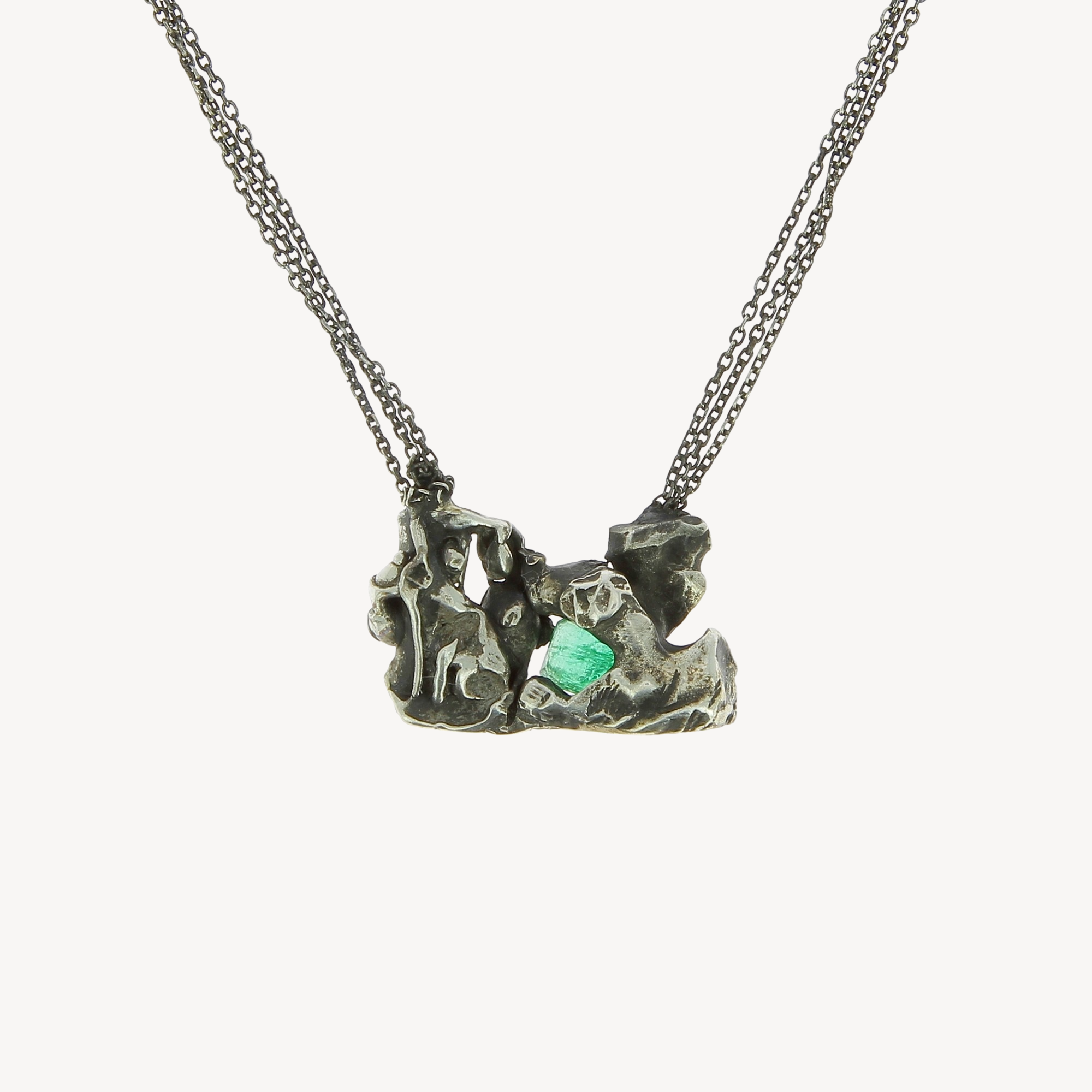 Necklace pendant silver molten triple chain 1 emerald