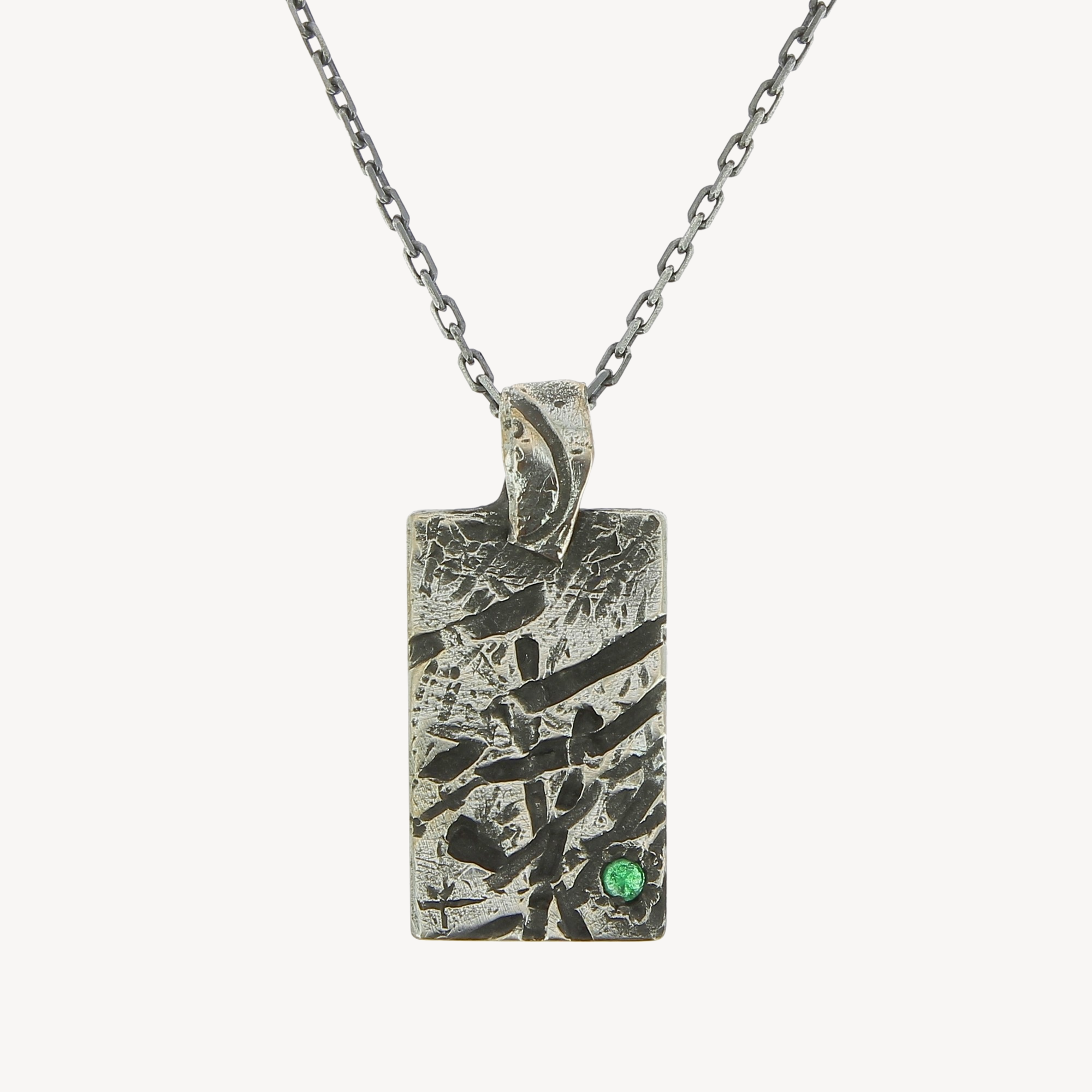 Scratched plate necklace 1 emerald