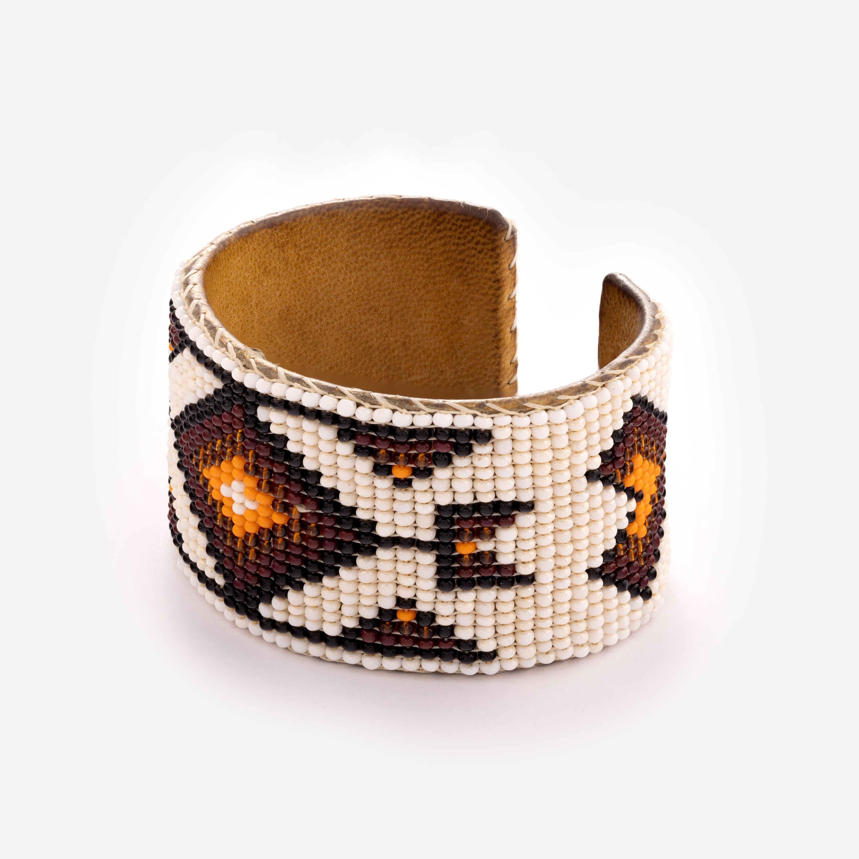 Sioux leather and pearl bracelet